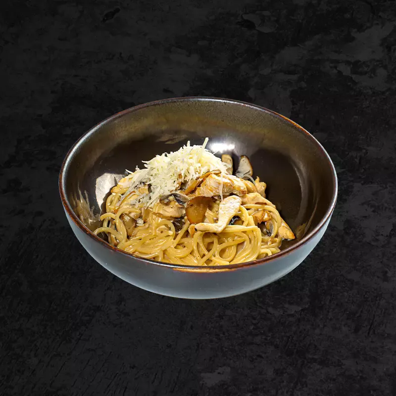 Паста с курицей и грибами
