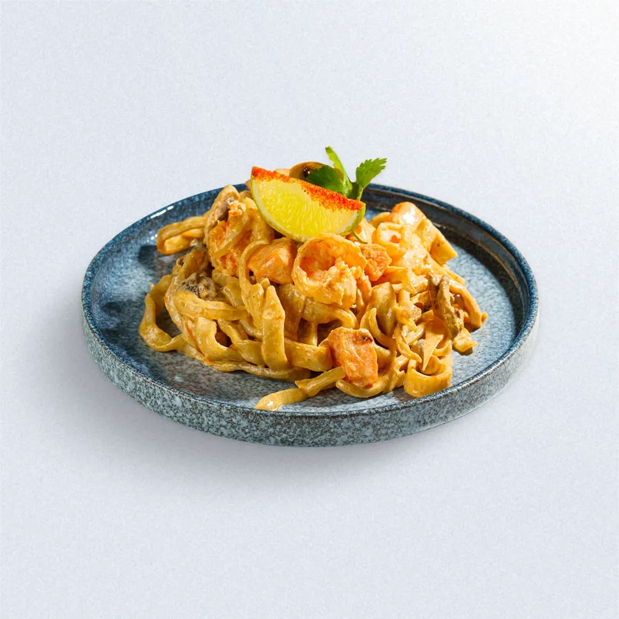 Вок с морепродуктами в том ям соусе