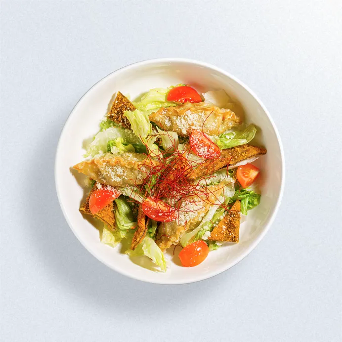 Салат с дамплингами